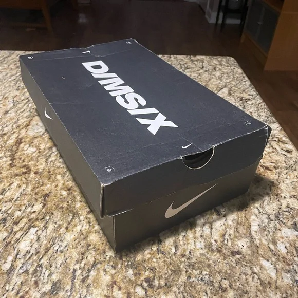 Women’s Nike React Vision Siren Red Workout Sneakers - Picture 12 of 12